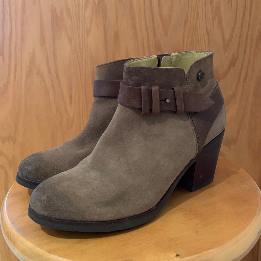 Bussola Ankle Booties